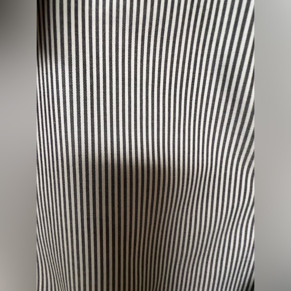 CHICO’S NO IRON  COOLMAX ALL SEASON BLOUSE. GREY PINNED STRIP. SIZE 2  (12-14) - Picture 7 of 9